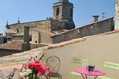 Image de Charmante et calme maison de village avec terrasse tout près du Mont Ventoux.