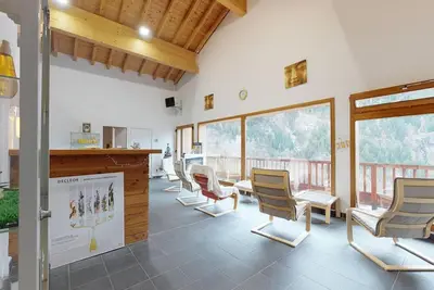 Remise en forme, piscine, sauna, terrasse, balcon, parking, télévision, casier à ski, 32-45m²
