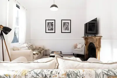 Image de Charming Cottage Nestled in A Prime Location