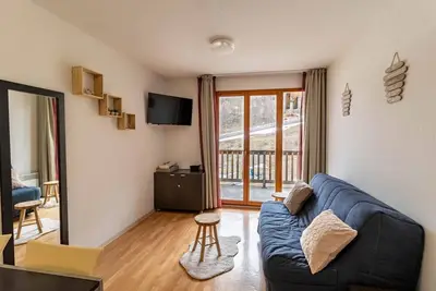 Image de 200m du centre station, 3ème étage, vue pistes de ski, piscine, balcon, télévision, casier à ski