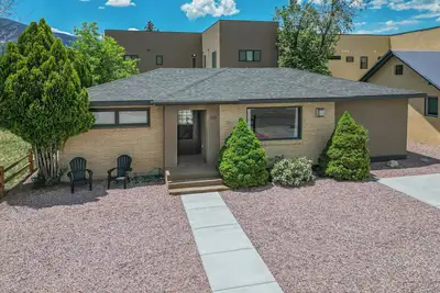 Image de Central A/C! Spacious 4br home near Downtown Salida - Sleeps 9