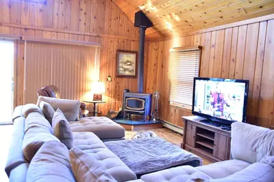 Image de Quiet and Comfy 3 bed/2bath - Golf Chalet w/ Loft&Hot tub