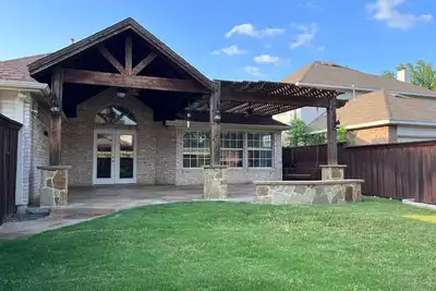 Image de Backyard Sanctuary with 4 Bedrooms House