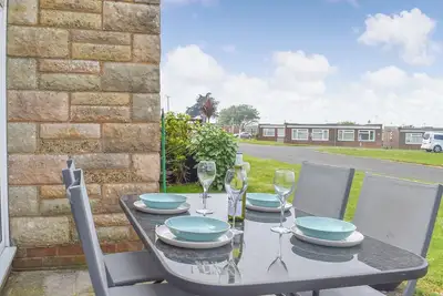 Image de A very well-presented bungalow situated so close to the sea, you can smell the salt in the air.