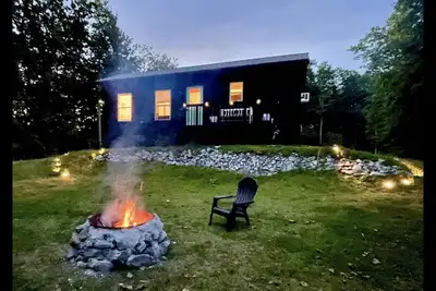 Private mountain cabin with hot tub!