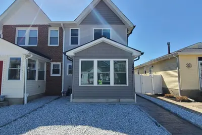 Image de Duplex- Unique Rental -Two Seperate 1 Bedroom Units-Top/Bottom  1825 sq ft total