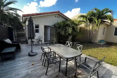 Image de Cozy guest house, best location, close Brickell