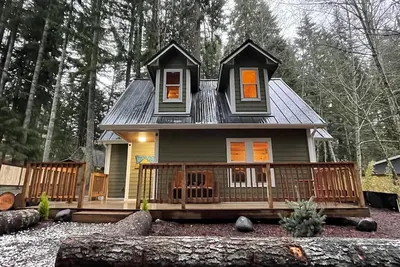Image de Mt Rainier One Bedroom + Loft Cabin with Hot Tub