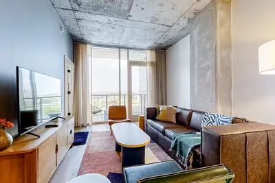 Image de Natiivo Austin condo with lake-view balcony, pool & gym