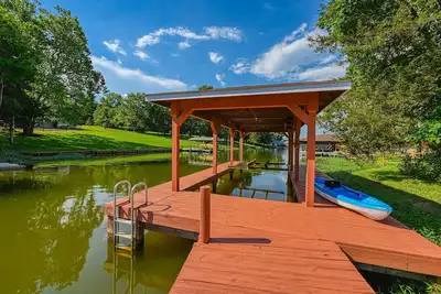 Image de Quiet lake home with two kayaks, furnished deck, grill & fast WiFi - dogs Ok