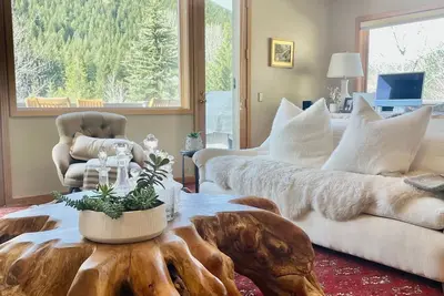 Ketchum condo across from dog park and walking distance to town