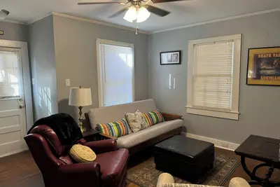 Image de House with King and Queen beds! Garfield Cottage @Lsu