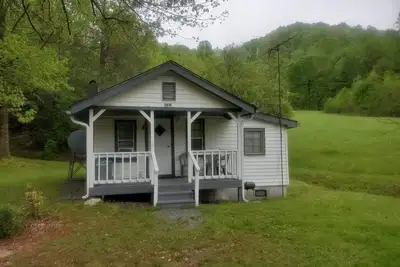 Image de Cute little cabin (10 minutes from the Natahala River)