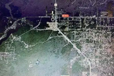 Image de Rv rustic parking 1/4acre quiet unpaved road, close to 19. (Water only hookup)