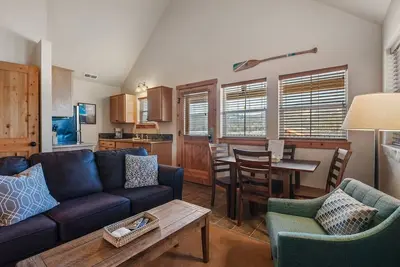Image de #1 Seas the Moment - Lakefront Beach Bungalow
