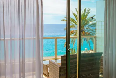 Image de Promenade des Anglais  - grand appartement avec terrasse au bord de la mer