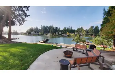 Image de Long Lake Oasis: To recharge or Work with a view