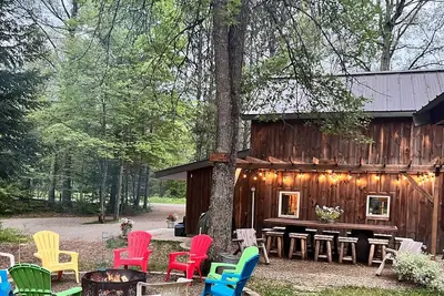 Image de Hit the trails at this newly remodeled cabin or relax in the Northwoods!