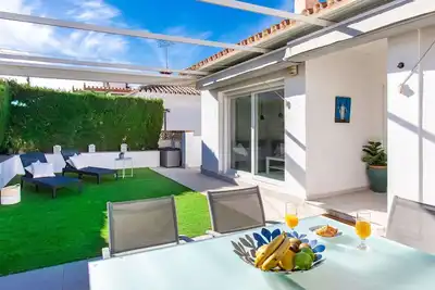 Image de Magnifique maison de vacances privée pour 8 personnes avec Wifi, climatisation, Tv et patio