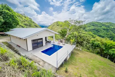 Image de Journeys End- Stunning Views in Gated Community