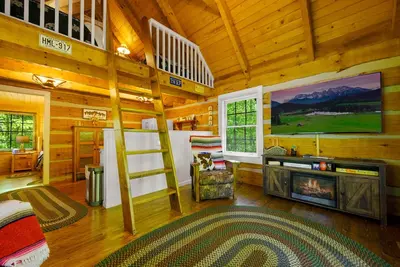 Image de Cozy 2br cabin in Wears Valley - your perfect mountain retreat with Hot tub!