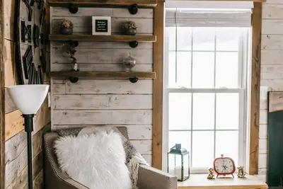 Image de Elkhorn Log Cabin:Secluded Setting:Prime Location