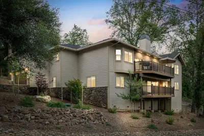 Image de Your Home Away From Home Near Yosemite!