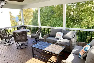 Image de Block to Beach! Fossil Hunting, Hot Tub, Coffee Bar, Screened Deck, 1hr to Dc