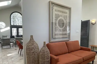 Image de Renovated and Sleeps 10! Close to Cedar Creek Lake, Golf and Wedding Venues