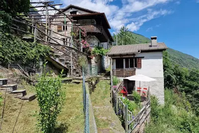 Image de Mountain worlds behind Lake Maggiore