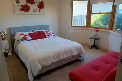 Image de Lakes Guest House: Unit with private entrance sleeps 8