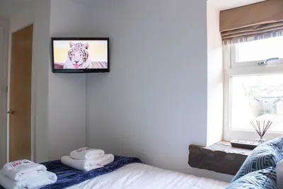 Image de Rooftop Terrace 2 Bed 2 Bath Duplex Apartment In Lymm Village Centre!