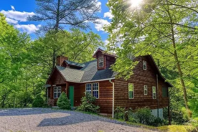 Image de Laurel Cottage, $560 Free tickets each paid day, Hot Tub, Pool Table!