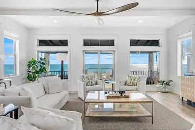 Image de Wilder Dreams - Gulf Front, Pool, Gated Community, Steps to Rosemary Beach