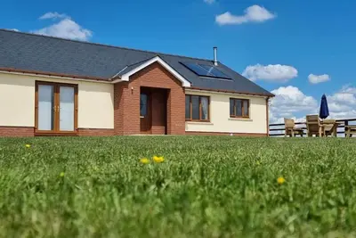 Image de Sunny Bank, Countryside accessible cottage with hot tub and grassy lawn area