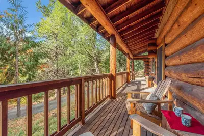 Bbq-20 Acres-15 Minutes to Leavenworth-Bear Ridge Cabin-Cozy Log Home