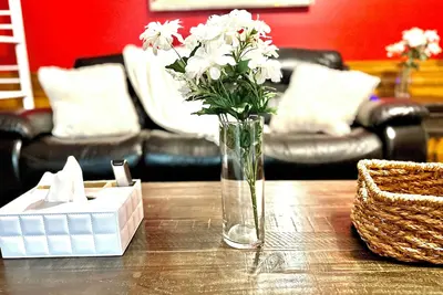 Image de Comfortable Cozy Jett tub, outside deck safe suburban neighborhood.