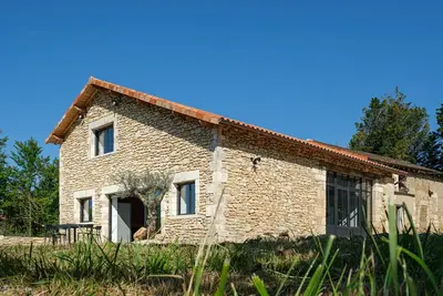 Image de Ferme, le modernisme au cœur de la nature, dépendance et piscine privée.