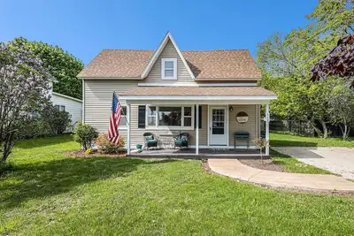 Image de Charlevoix Home, stroll to Town and Beaches