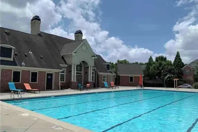 Image de Charming 4 Bedroom Townhouse with 3 Levels