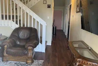 Image de 3 bedroom, 2 bathroom townhome in the heart of downtown Cheyenne!