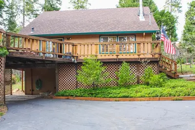 Image de Cozy Blue Lake Springs Cabin with Large Deck, Grill, WiFi, & Private W/D