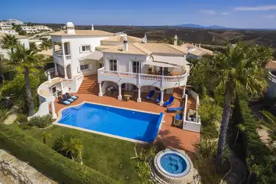Image de 4 bedroom Villa with spectacular views, pool, jacuzzi, sauna, golf, tennis. . .
