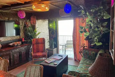 Image de Tiki Themed Condo on Tampa Bay