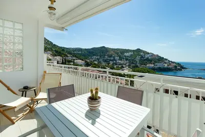 Image de V014 - Santa Barbara, Apartamento reformado con vistas al mar.