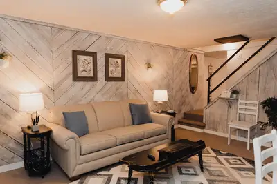 Image de Spacious 1 Br Apt w/office+kitchen near Liberty and poplar