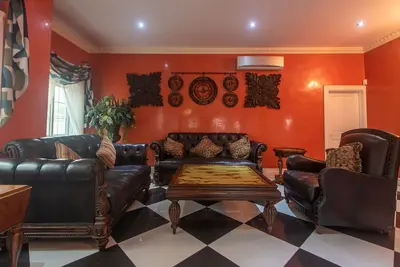 Image de Luxury Villa with Private Pool, Movie Room, Close to Airport
