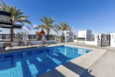 Image de Stunning 3 Bed Home - 2 Pools - Gated Community- Close To Sandy Beach