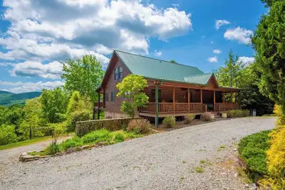 Image de Crazy Like a Fox Log Cabin | 2 Huge Decks w/ Incredible Views | Pool Table & Foosball