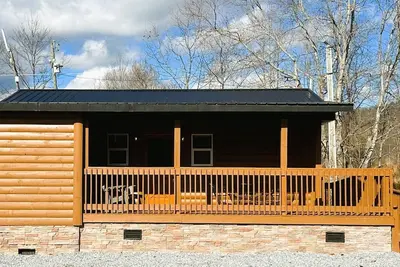 Image de Buck Hill Tiny Home Cabin #5 Honeymoon Suite Ada Compliant